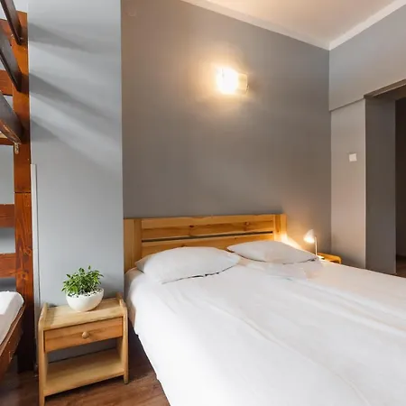 Goscinne Hostel *