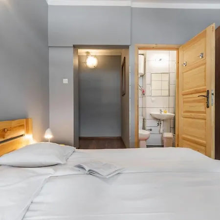 Goscinne Hostel *