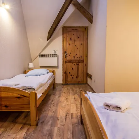 بيت شباب Goscinne