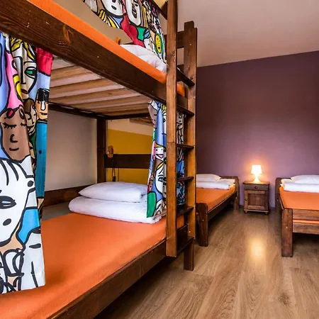 Goscinne Hostel *