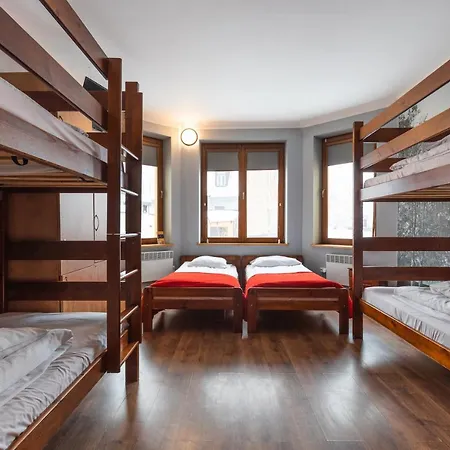 Goscinne Hostel *